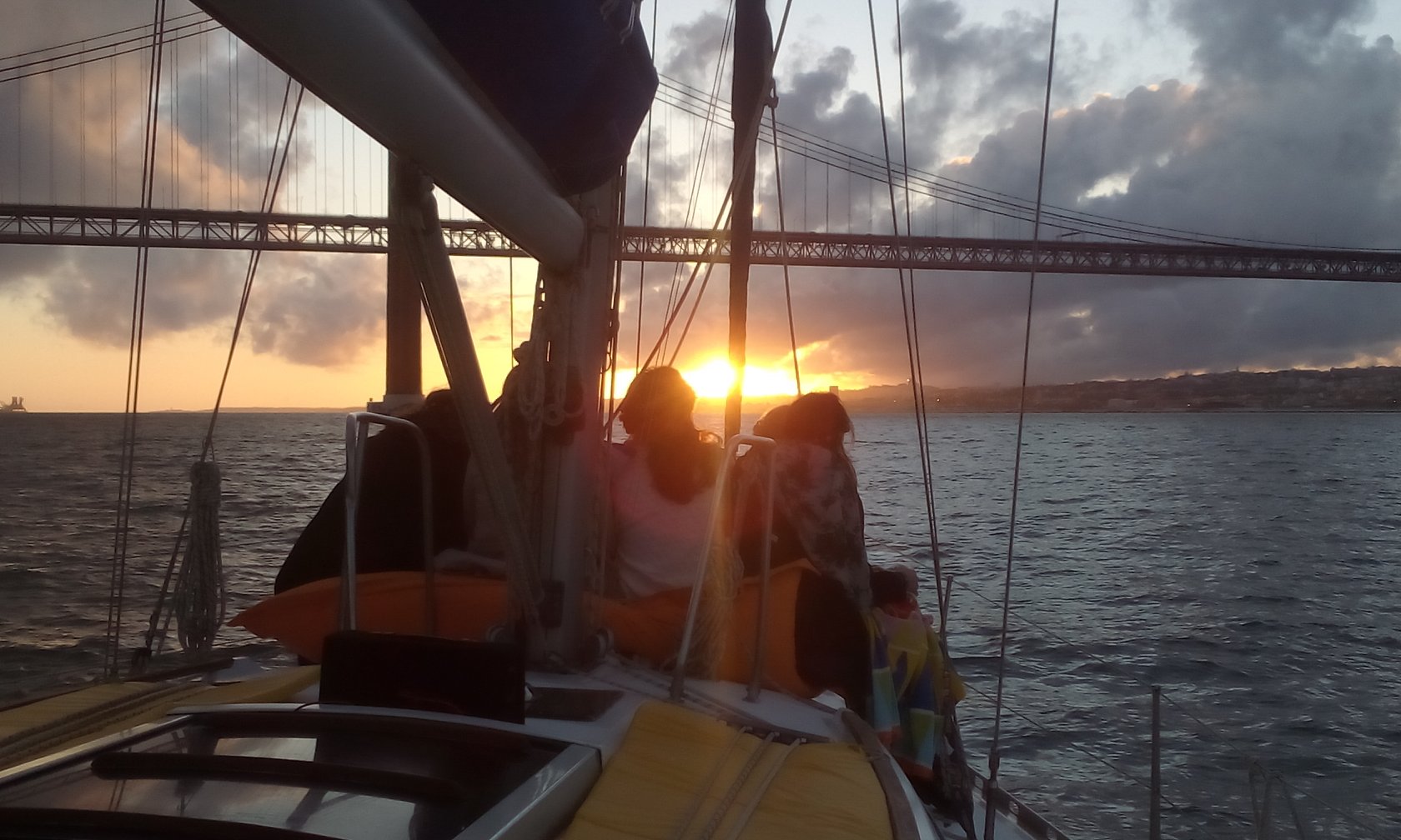 we’ve been receiving a lot of requests for boat tours for groups in Lisbon. To give you an idea of the possibilities, we’ve chosen the best boat tours for groups in Lisbon.