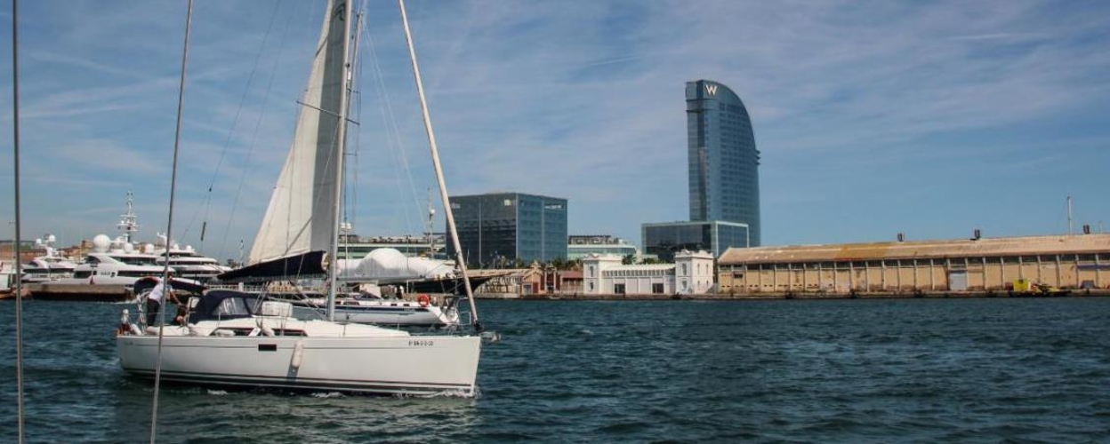 Sailing and Wine Tour in Barcelona
