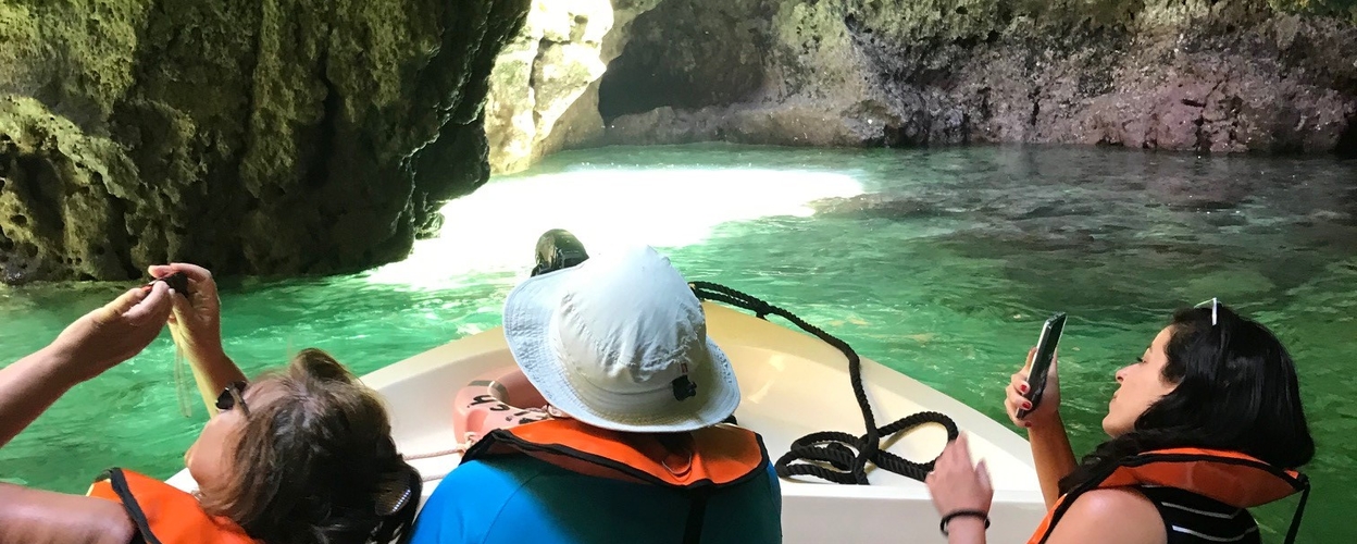 Boat trip through the caves of Ponta da Piedade