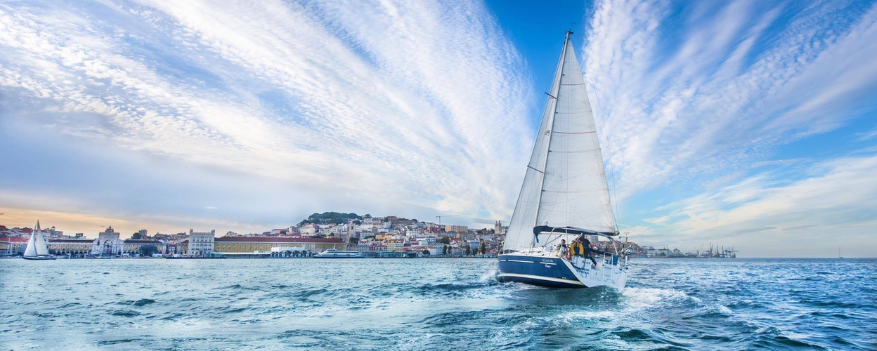 Sightseeing Boat Tour in Lisbon