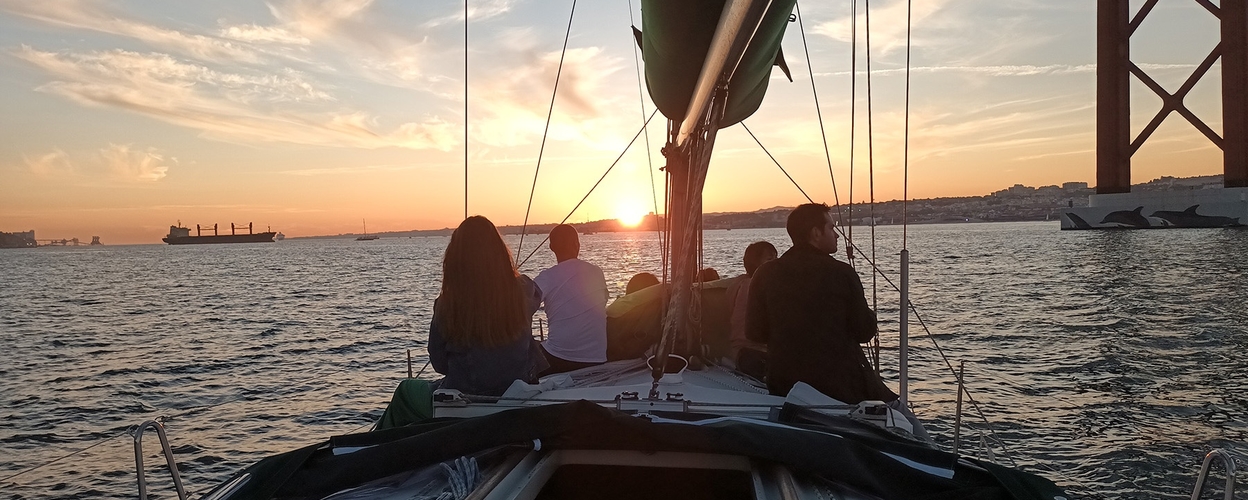 Sunset Sailing Tour to Discover Lisbon