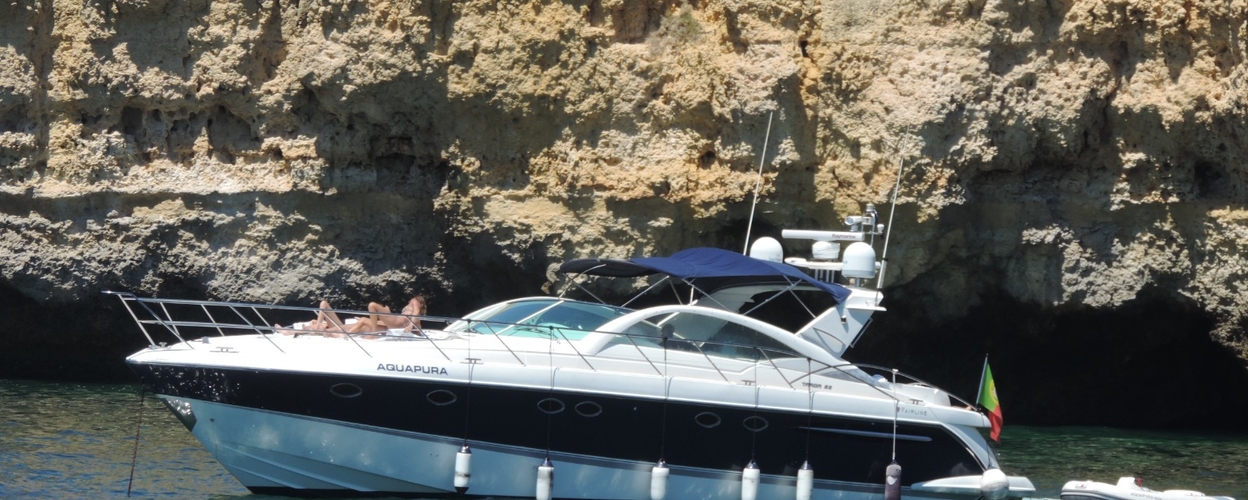 Private yacht charter in Cascais