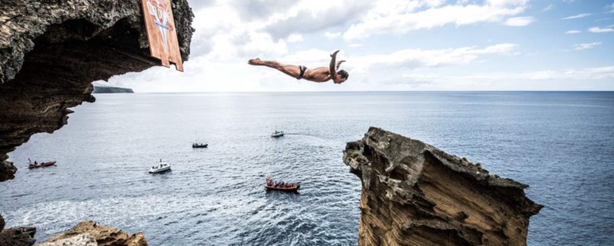 Watch the Cliff Diving in São Miguel from a boat