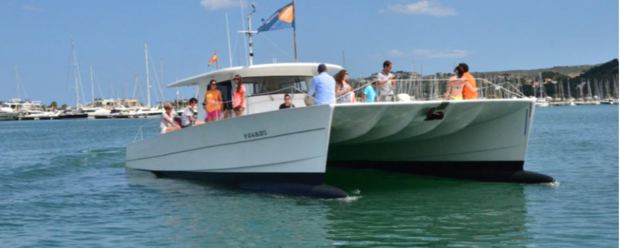 Cover for private motor catamaran in Dénia