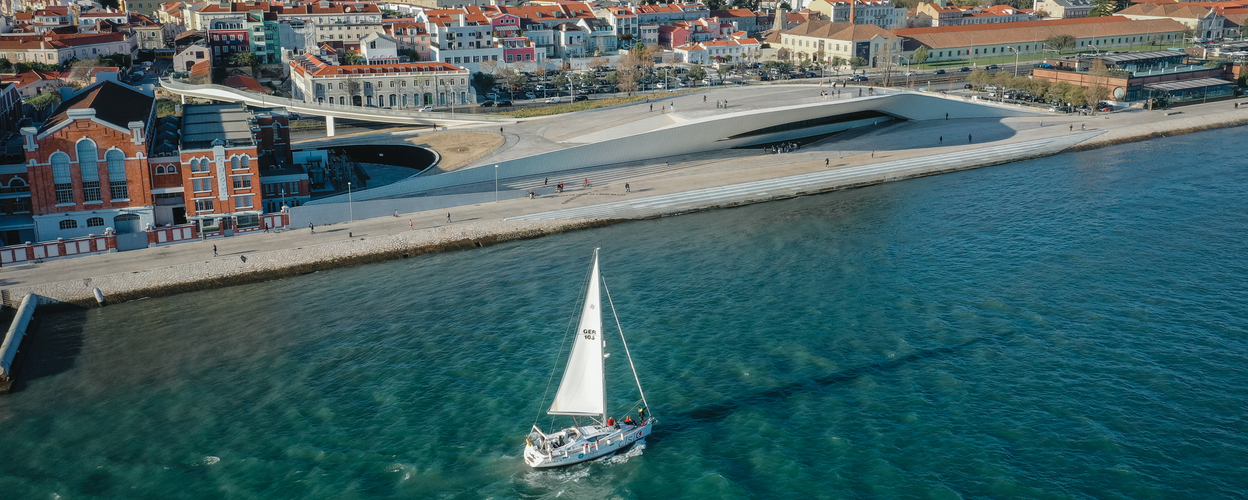 Morning boat tour in Lisbon