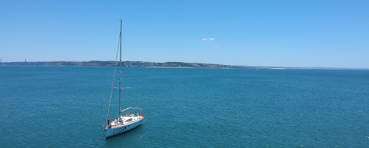 Lisbon sailing cruise to the beach