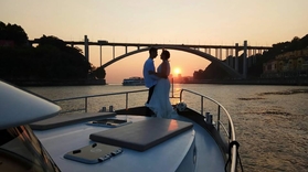 Private boat tour in Porto by night Cover