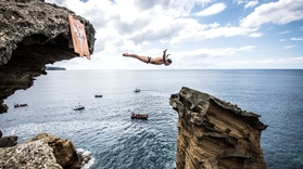 Watch the Cliff Diving in São Miguel from a boat