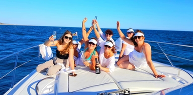 Bachelorette boat party in Vilamoura Cover