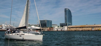Sailing and Wine Tour in Barcelona
