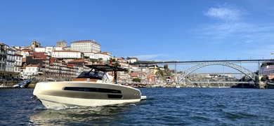 10 metre boat in Douro Valley