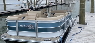 Hilton Head Pontoon Boat Rental