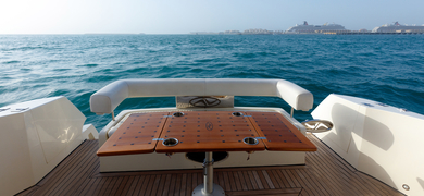 Yacht Cruising in Dubai
