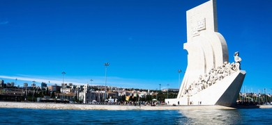 Cultural speedboat trip in Lisbon