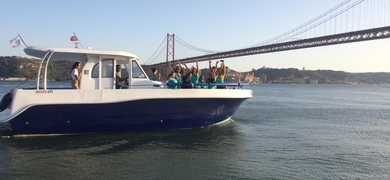 Group boat tour in Lisbon Cover