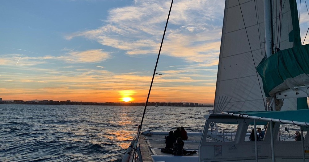 Sunset cruise in Valencia
