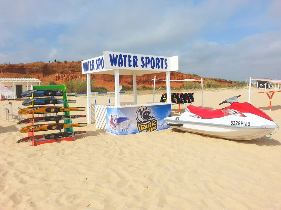 Meet us at Praia da Rocha Baixinha