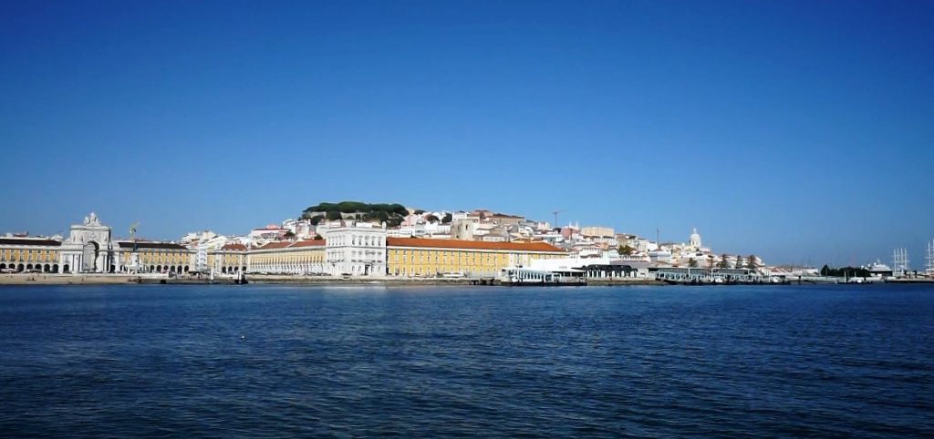 Enjoy Lisbon's most emblematic landmarks while relaxing aboard of the sundeck with some nice background music 