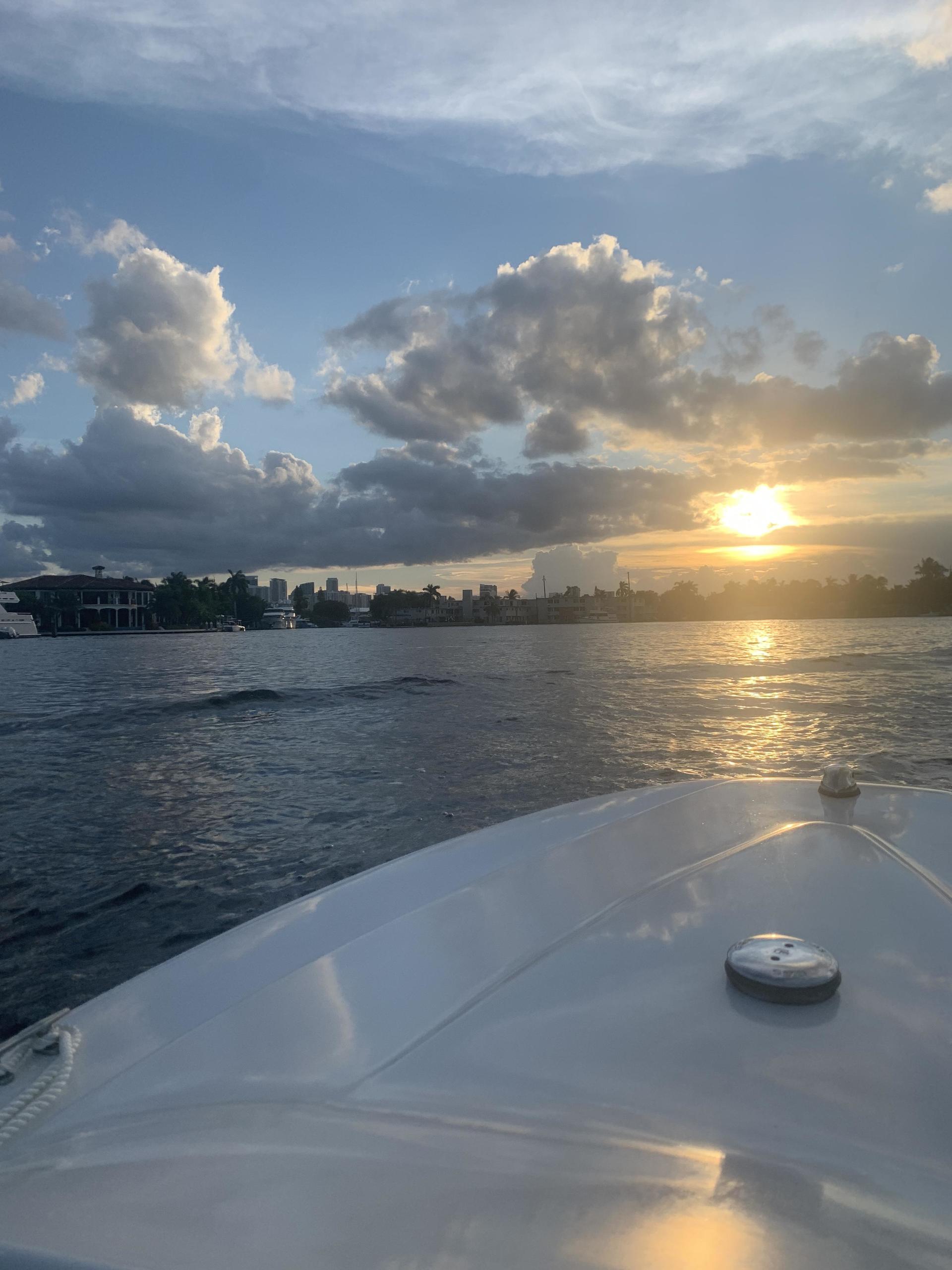 Mini-Powerboat Rentals in Fort Lauderdale