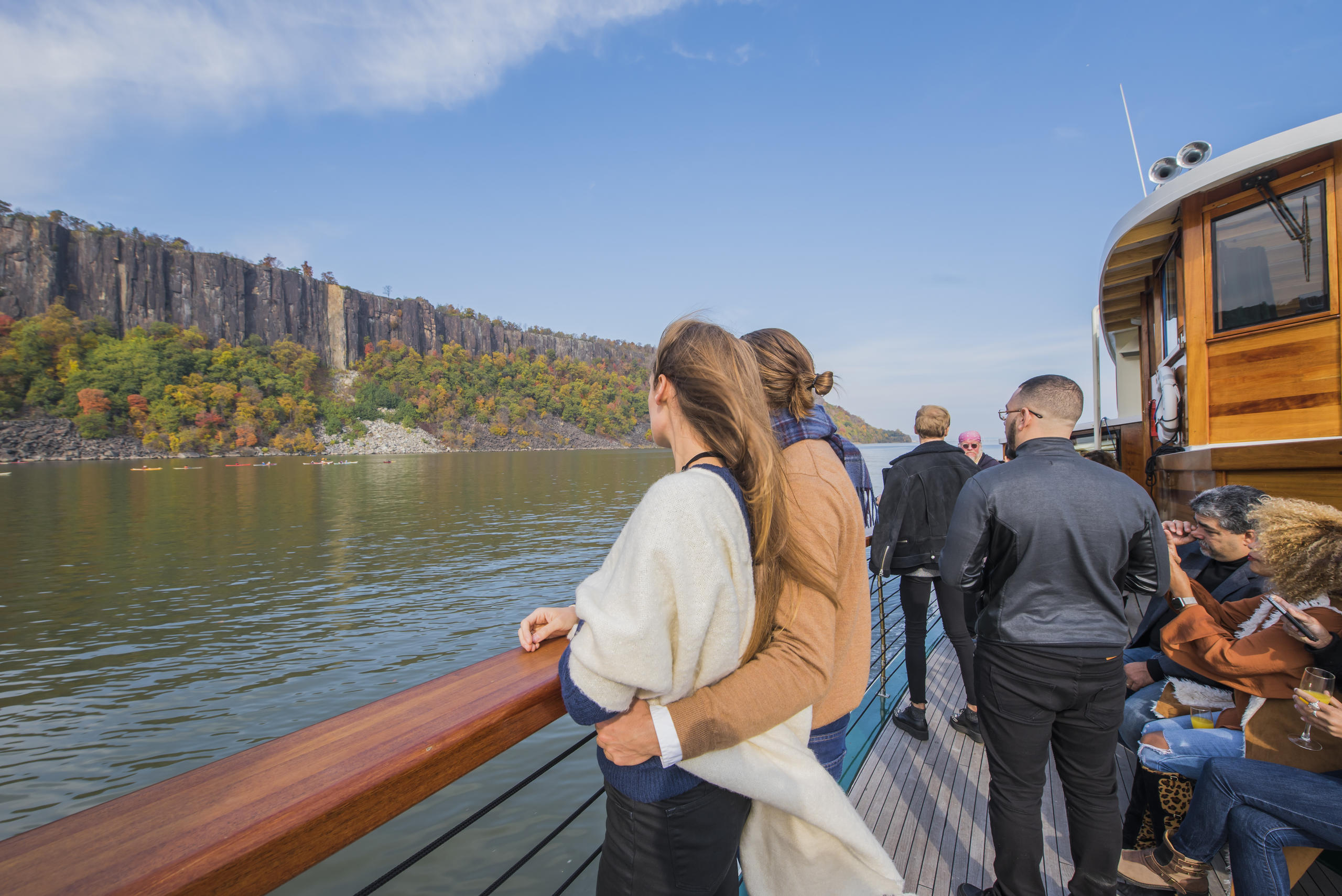 NYC Afternoon Fall Foliage Cruise With Lunch