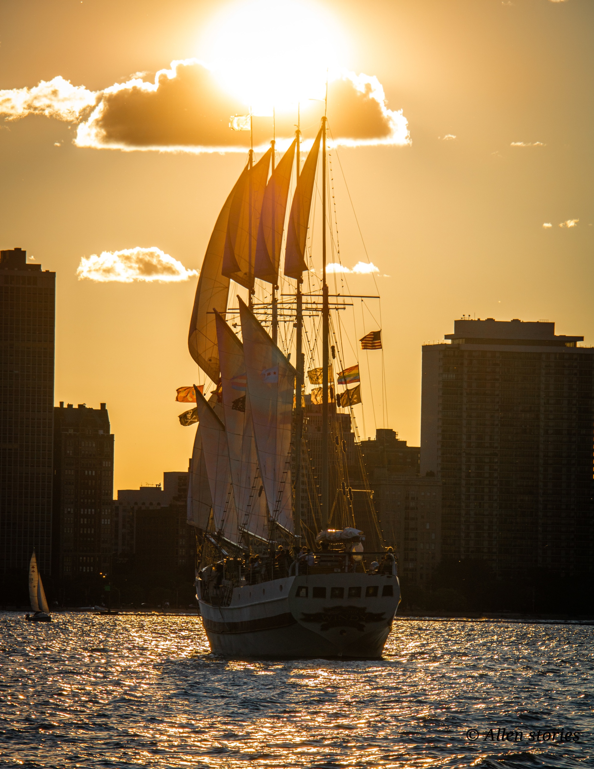 Discover Chicago’s Skyline From a Sailboat