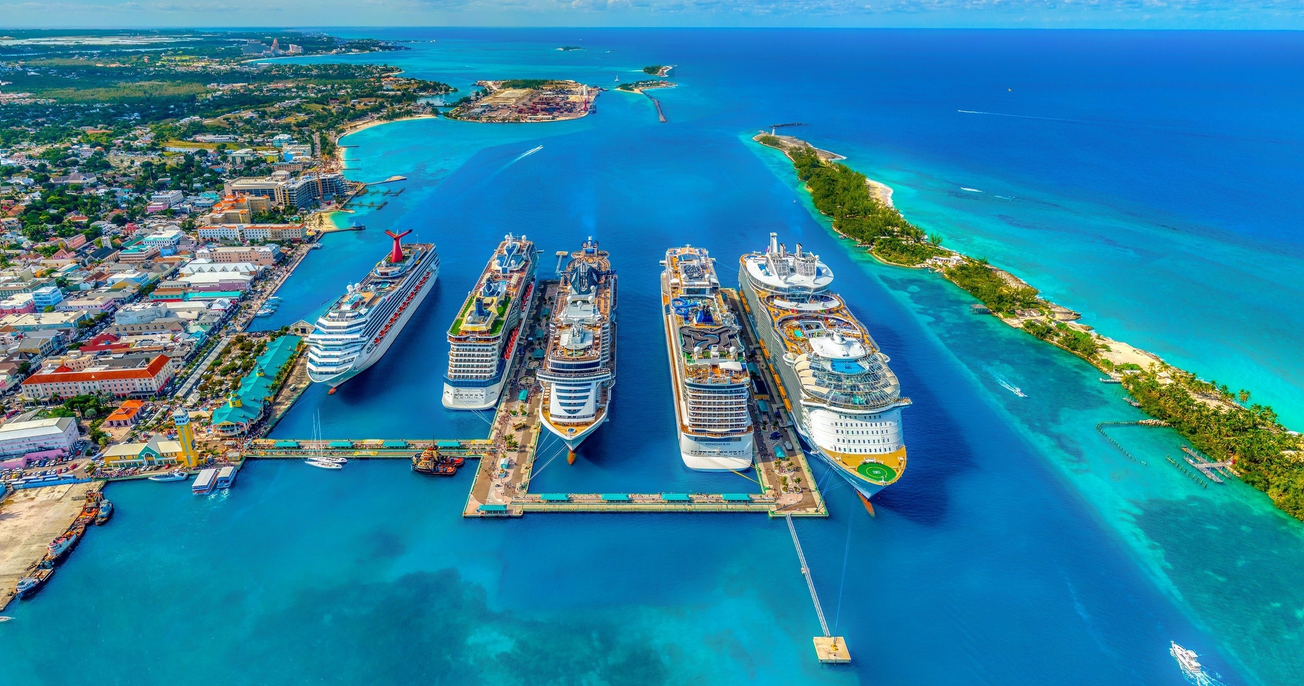 Catamaran Cruise to Discover Nassau