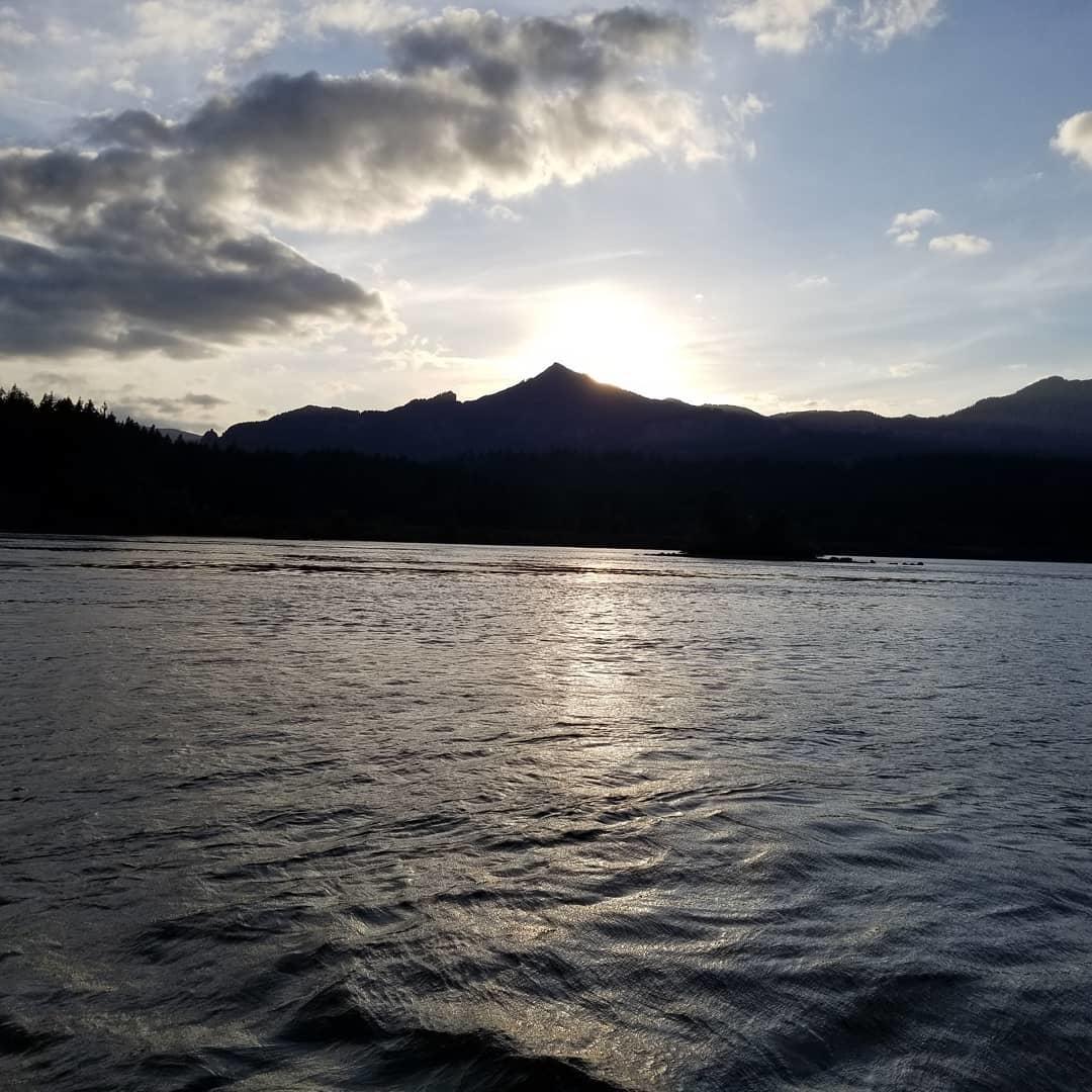 Romantic Sunset Cruise in Cascade Locks