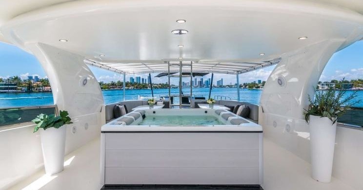 Luxury Yacht Charter in Key Biscayne