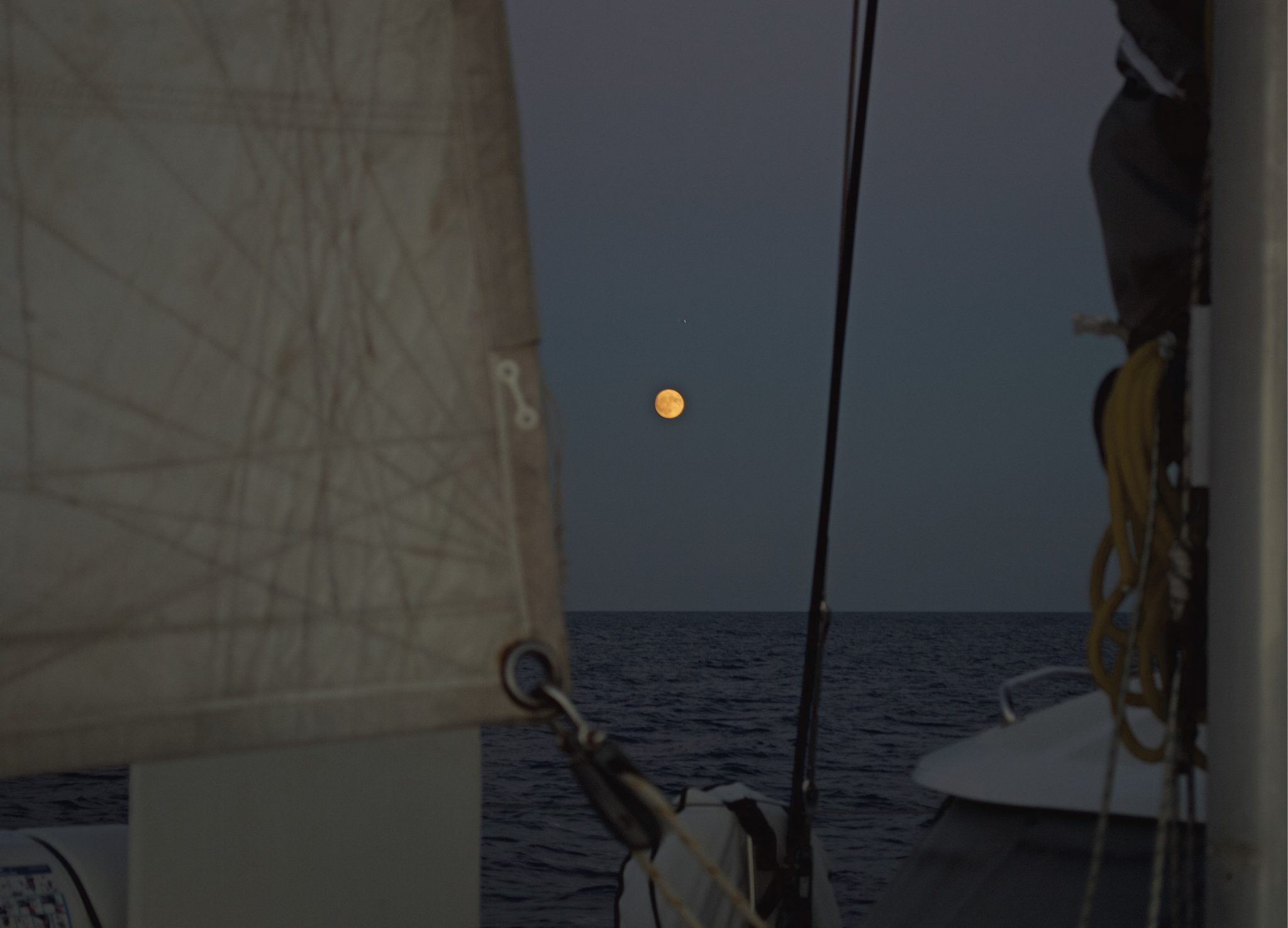 Full moon boat cruise in Barcelona