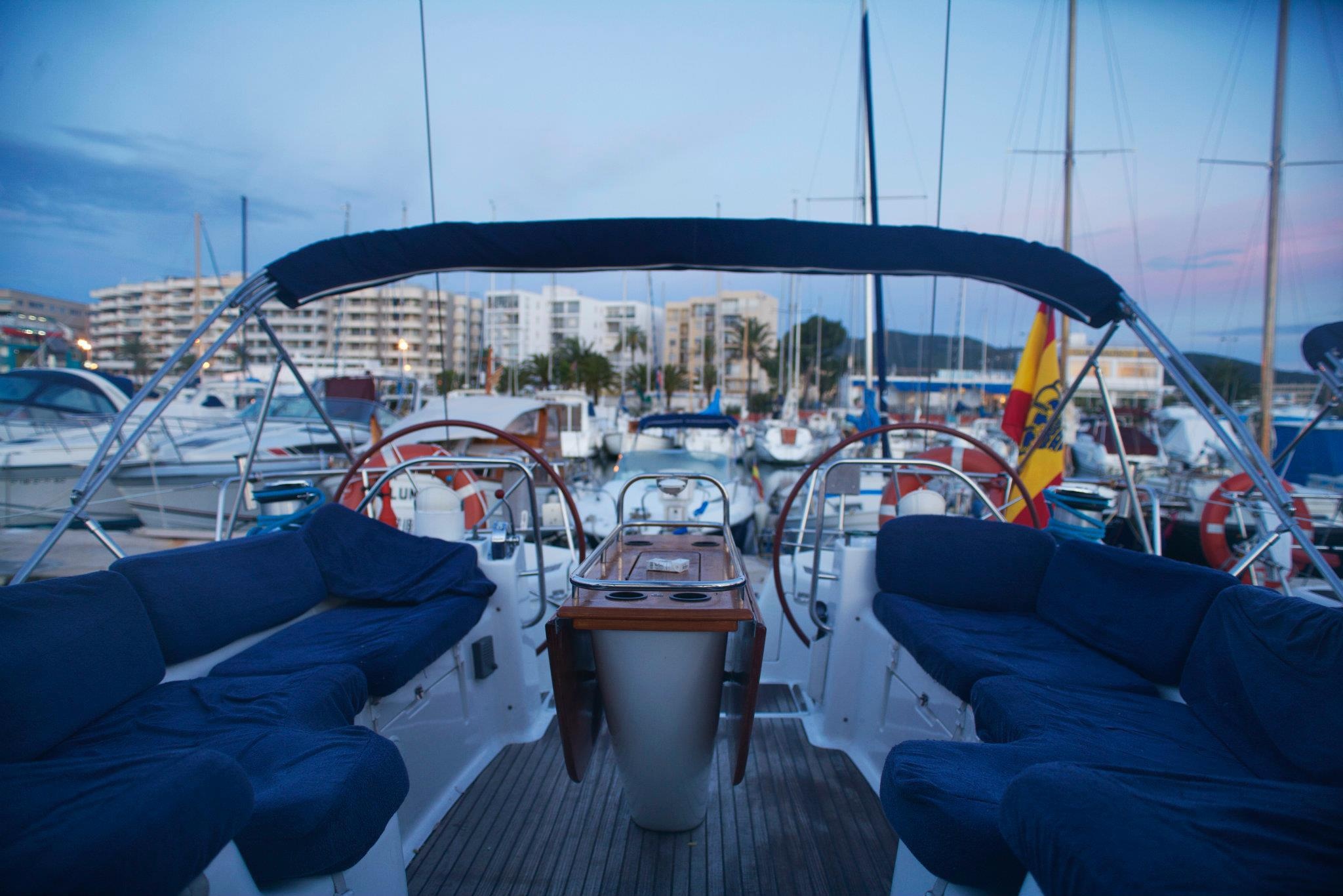 Private Luxurious Sailing Tour in Barcelona