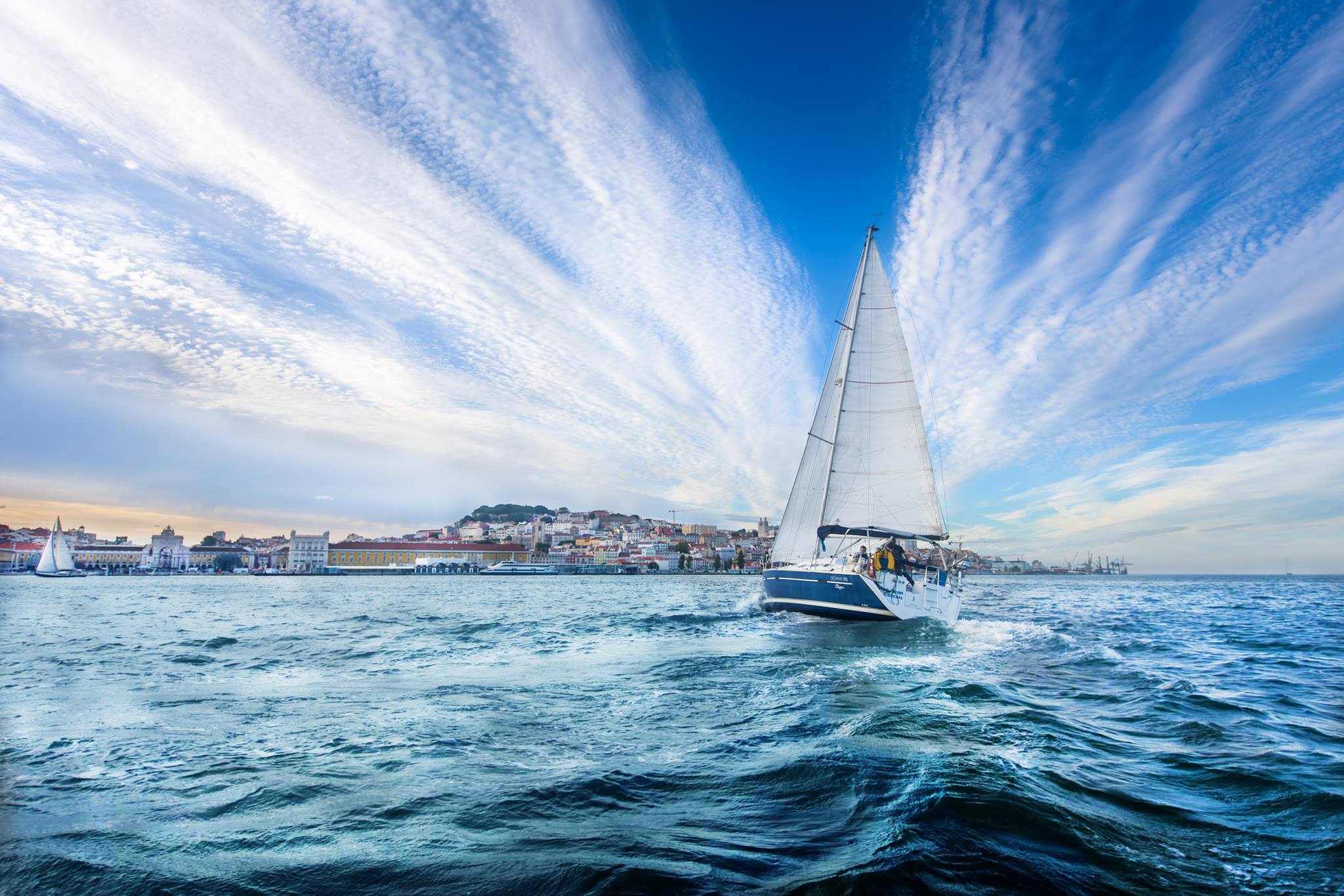 Sightseeing Boat Tour in Lisbon