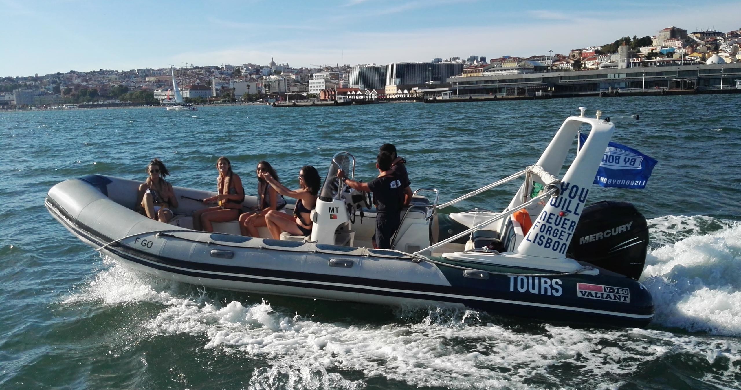 Private Tour on a Motor RIB in Lisbon