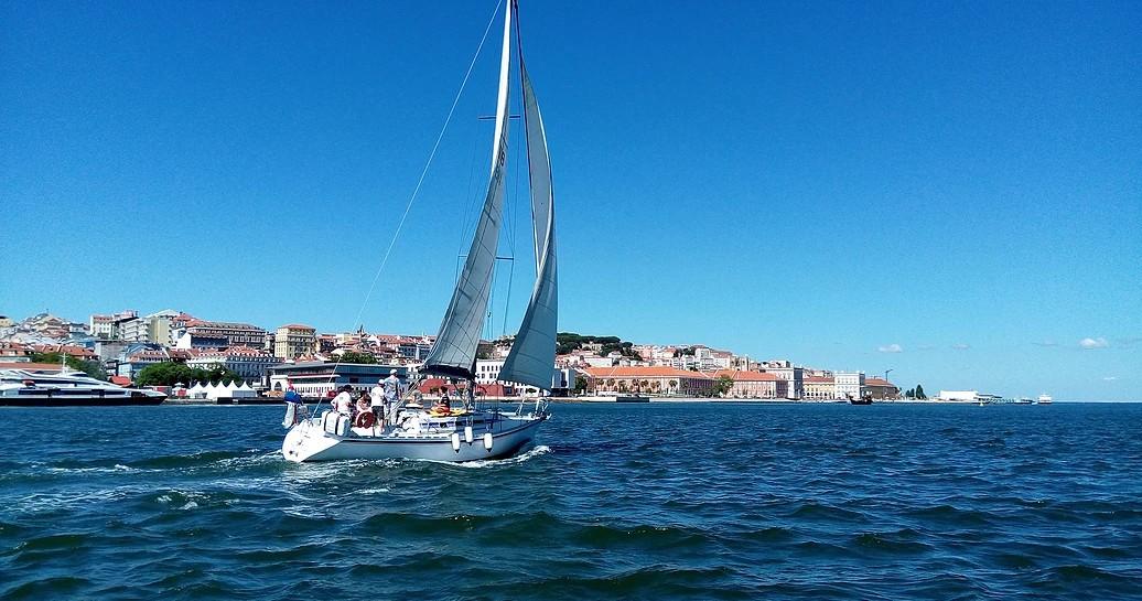 Private Sunset Tour on a Luxury Yacht in Lisbon