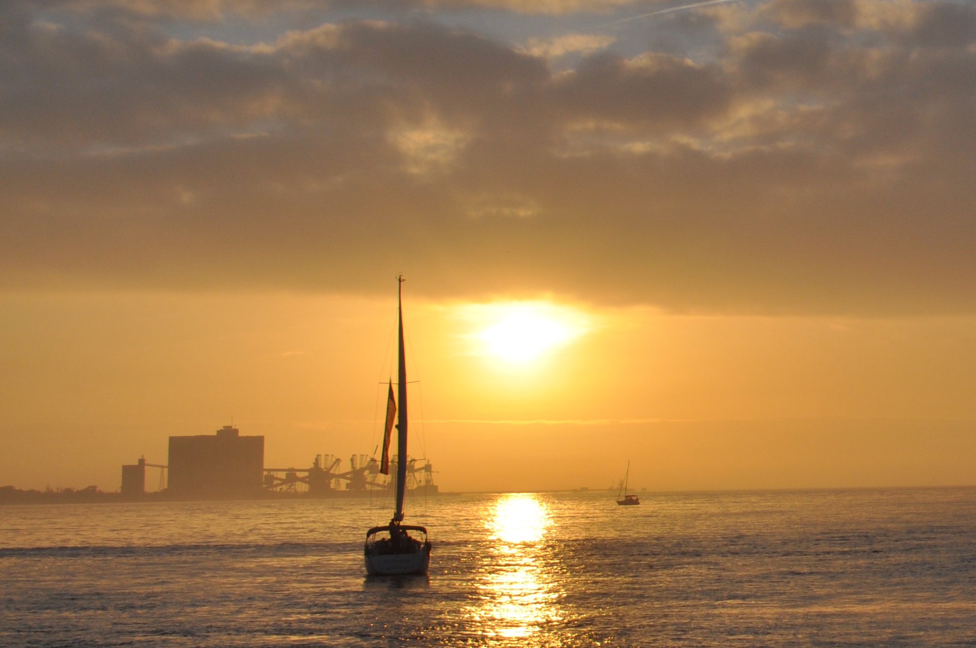 Sunset Sailing Tour to Discover Lisbon