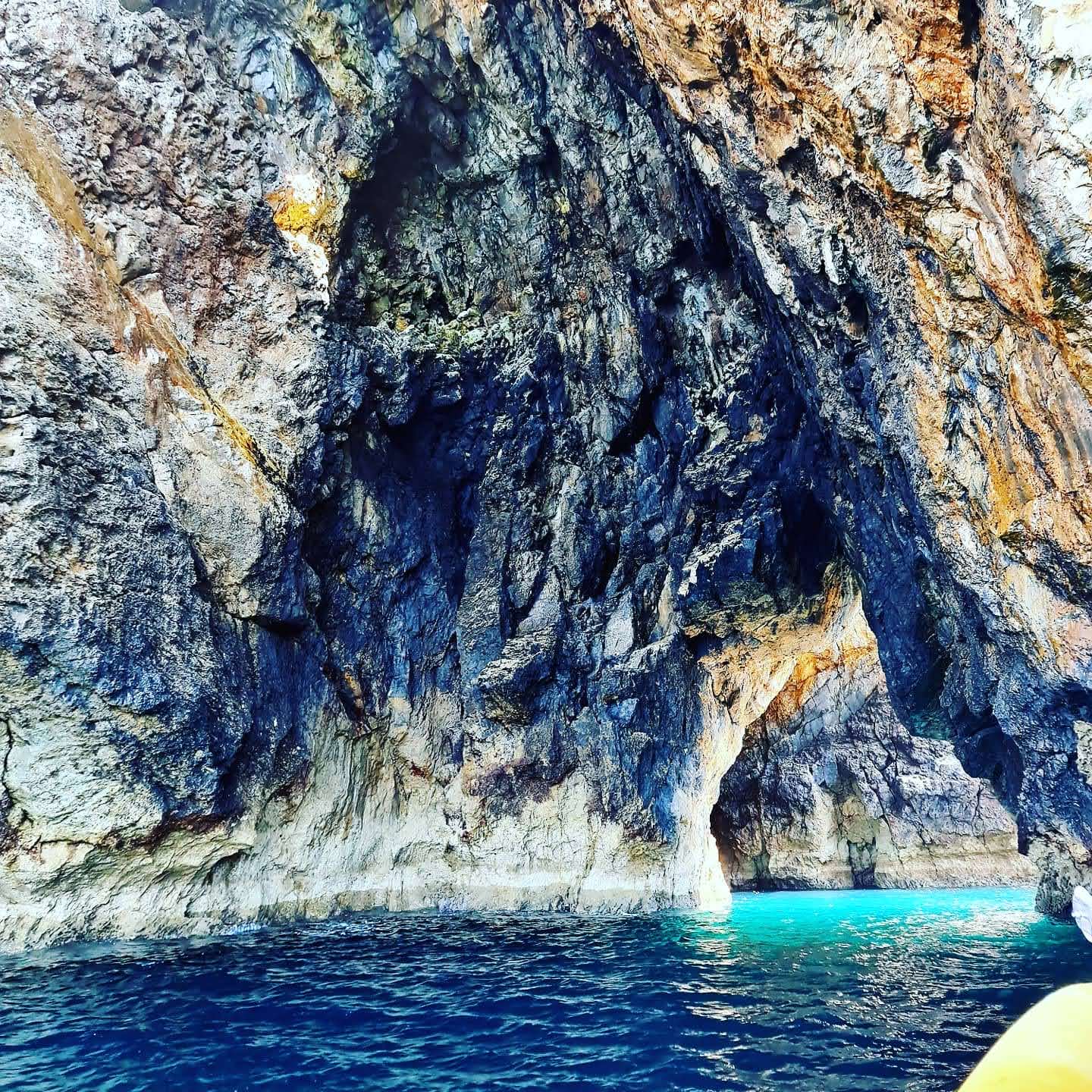 Boat trip to the Caves in Sesimbra 