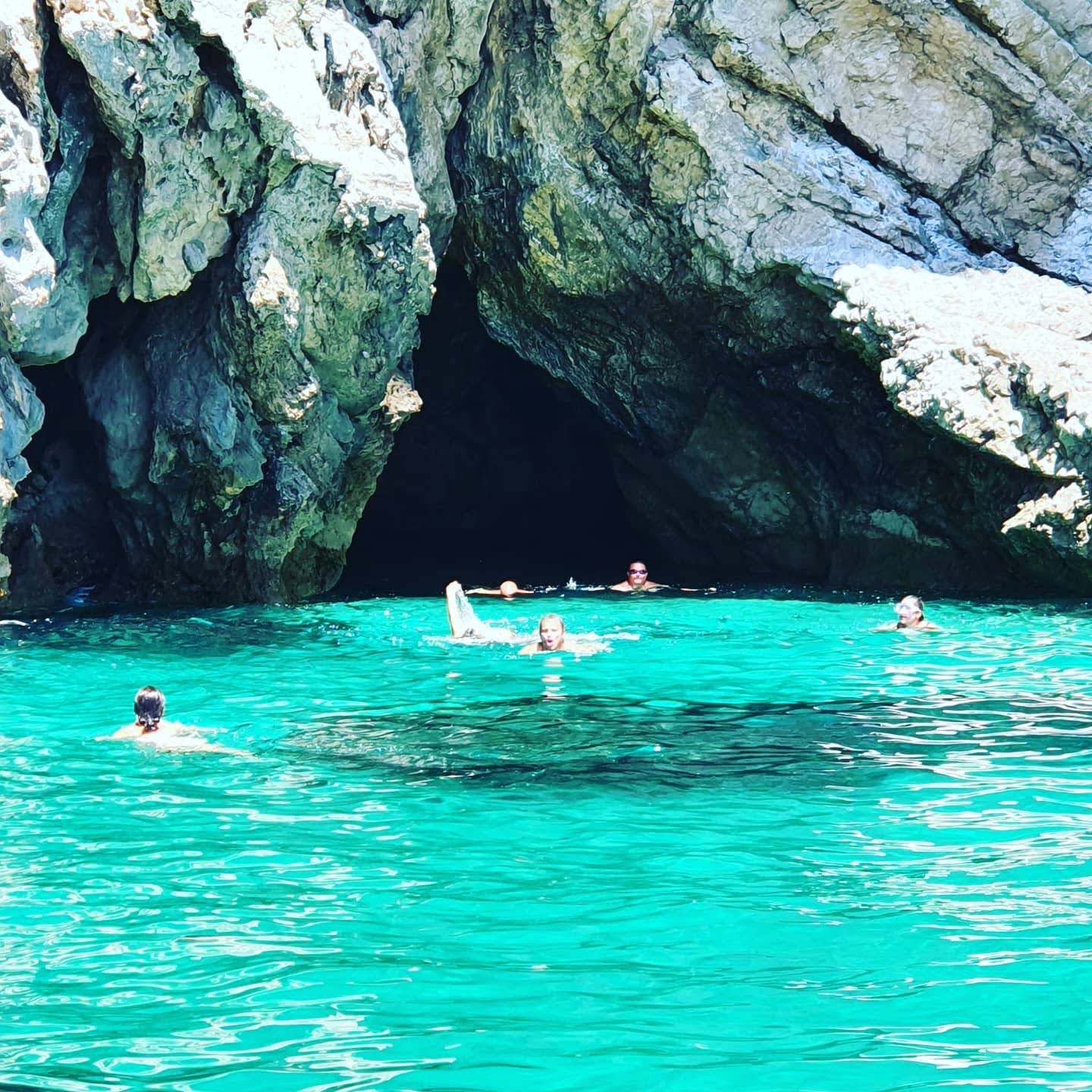 Boat trip to the Caves in Sesimbra 