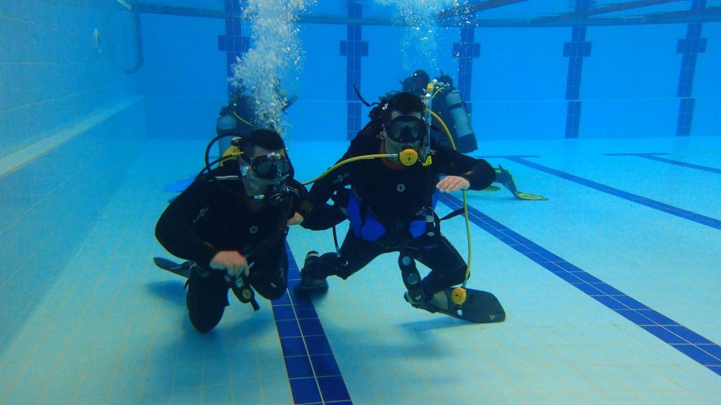 The first dive Albufeira program includes practive in a pool
