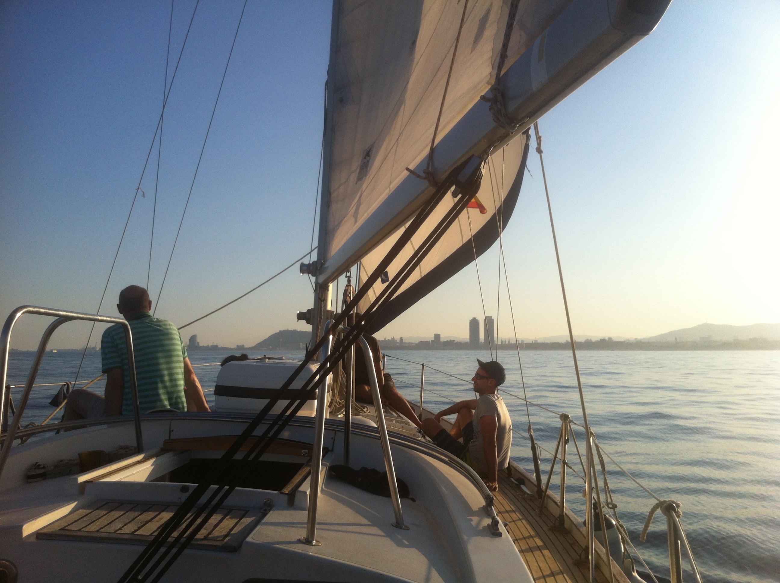 Private tour on a sailing boat in Barcelona