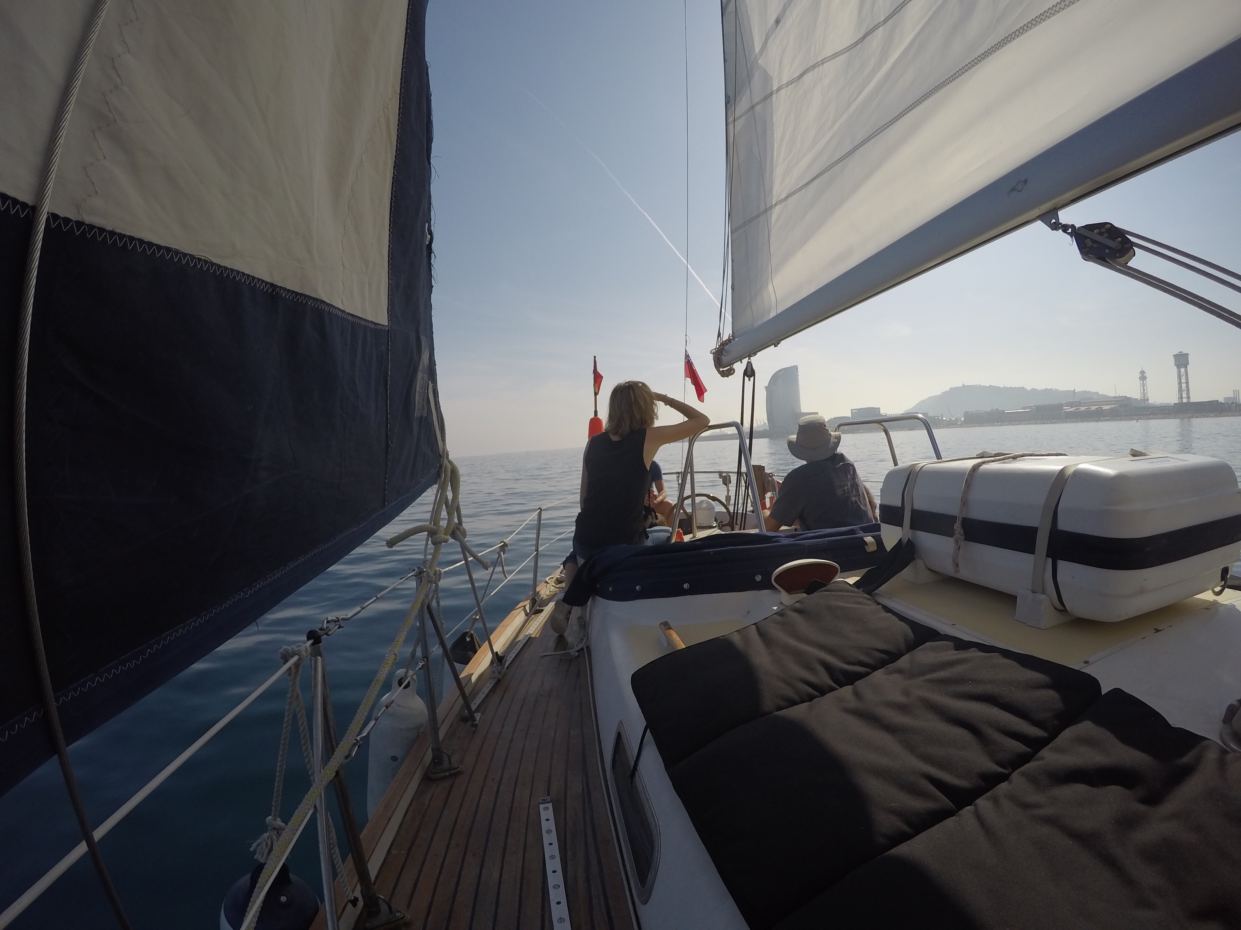 Private tour on a sailing boat in Barcelona