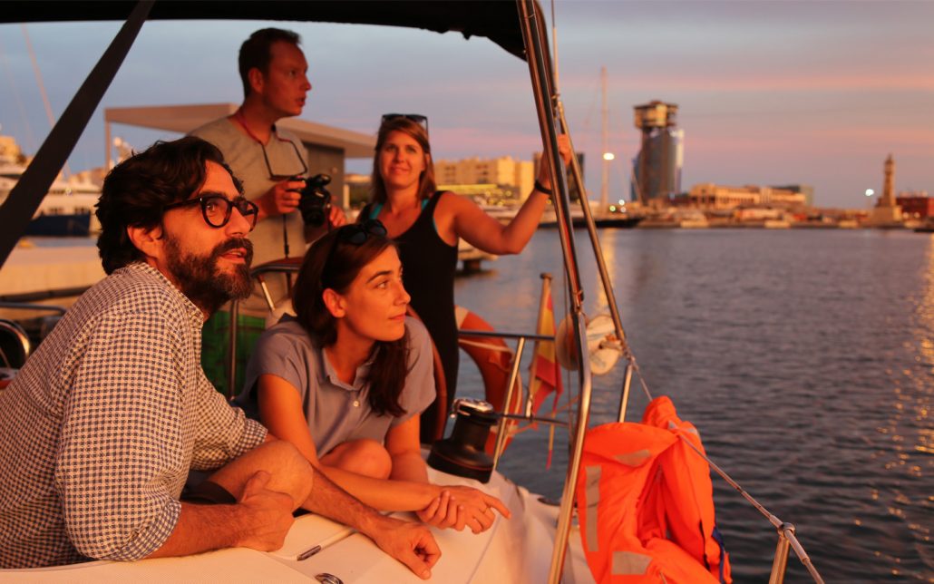 Sunset sailing tour with live music in Barcelona