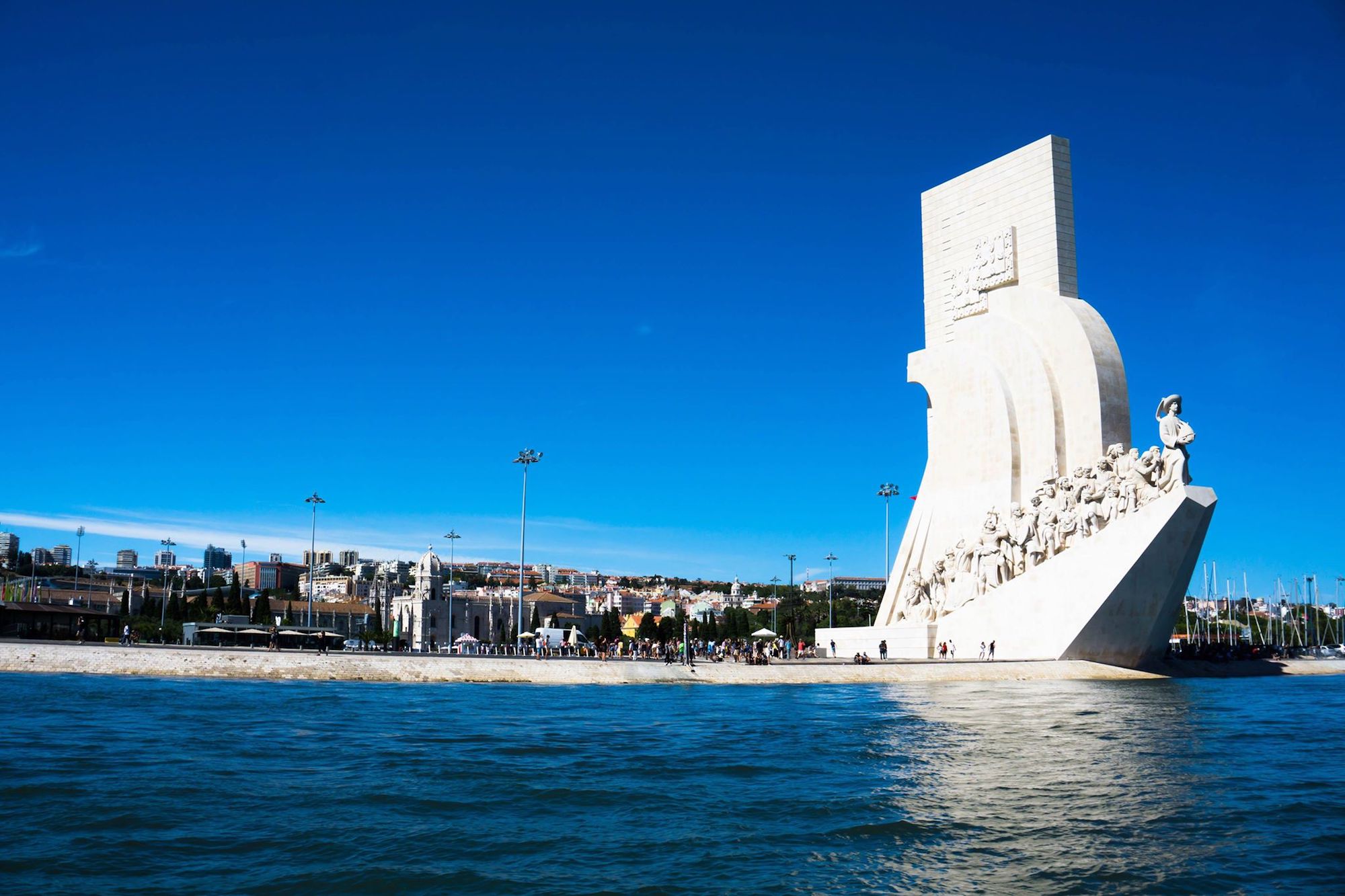Cultural speedboat trip in Lisbon