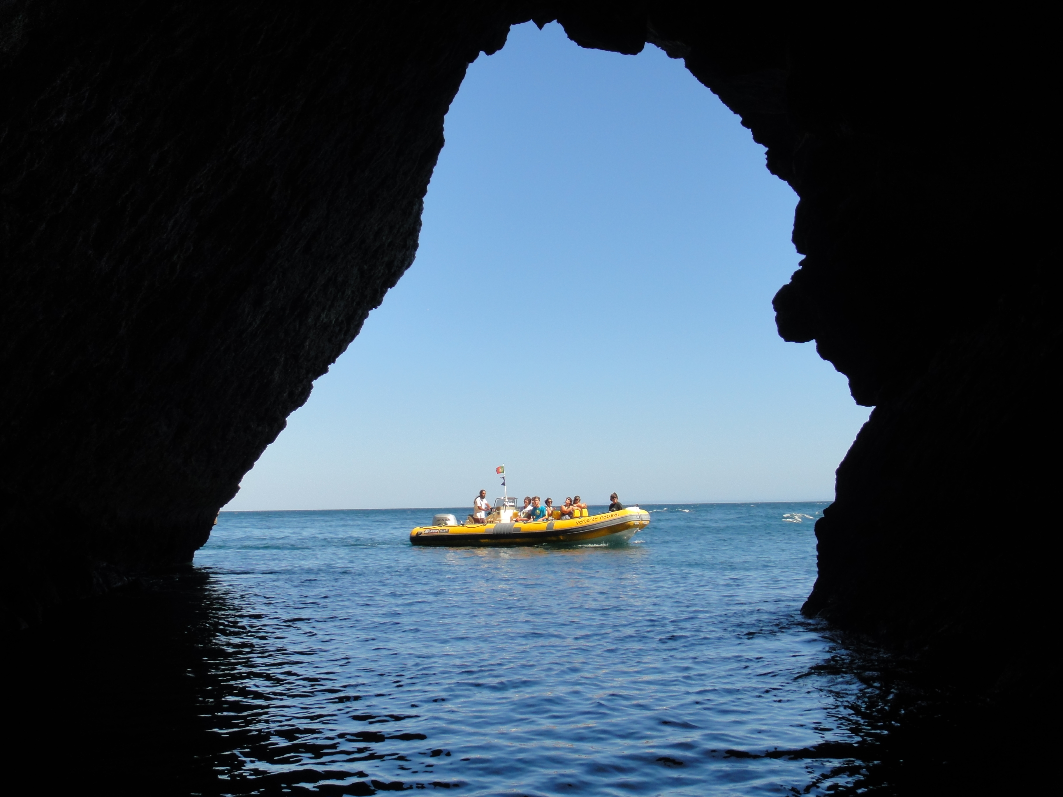Boat tour in Sesimbra - Monk Fish Cave