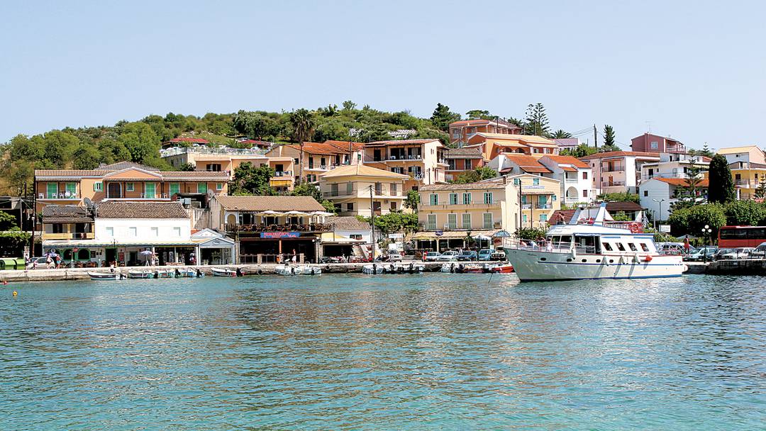 Full-day boat tour in Corfu to Kassiopi
