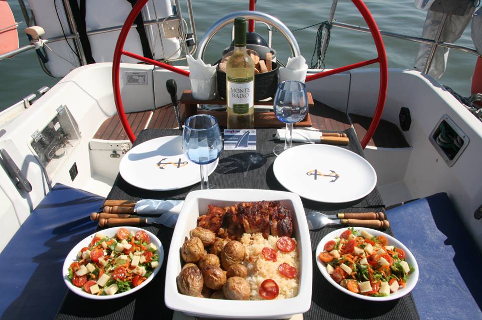 Private dinner sailing tour in Lisbon Cover