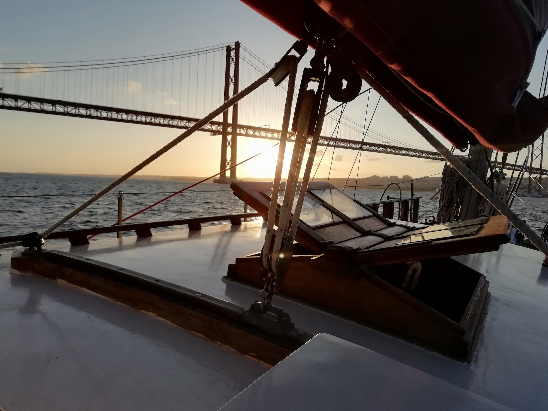 sunset sailing tour in Lisbon