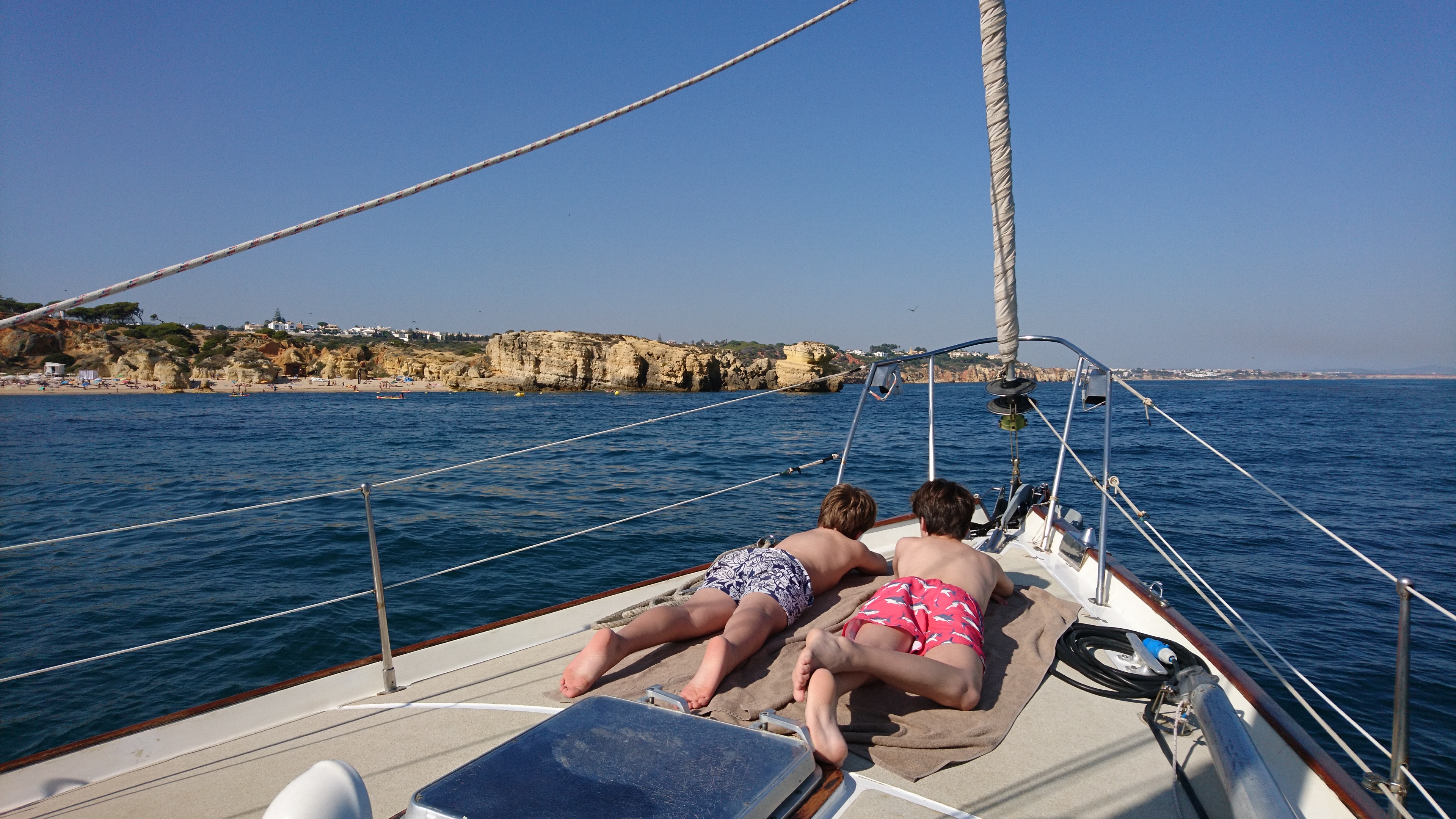kids sailing Algarve