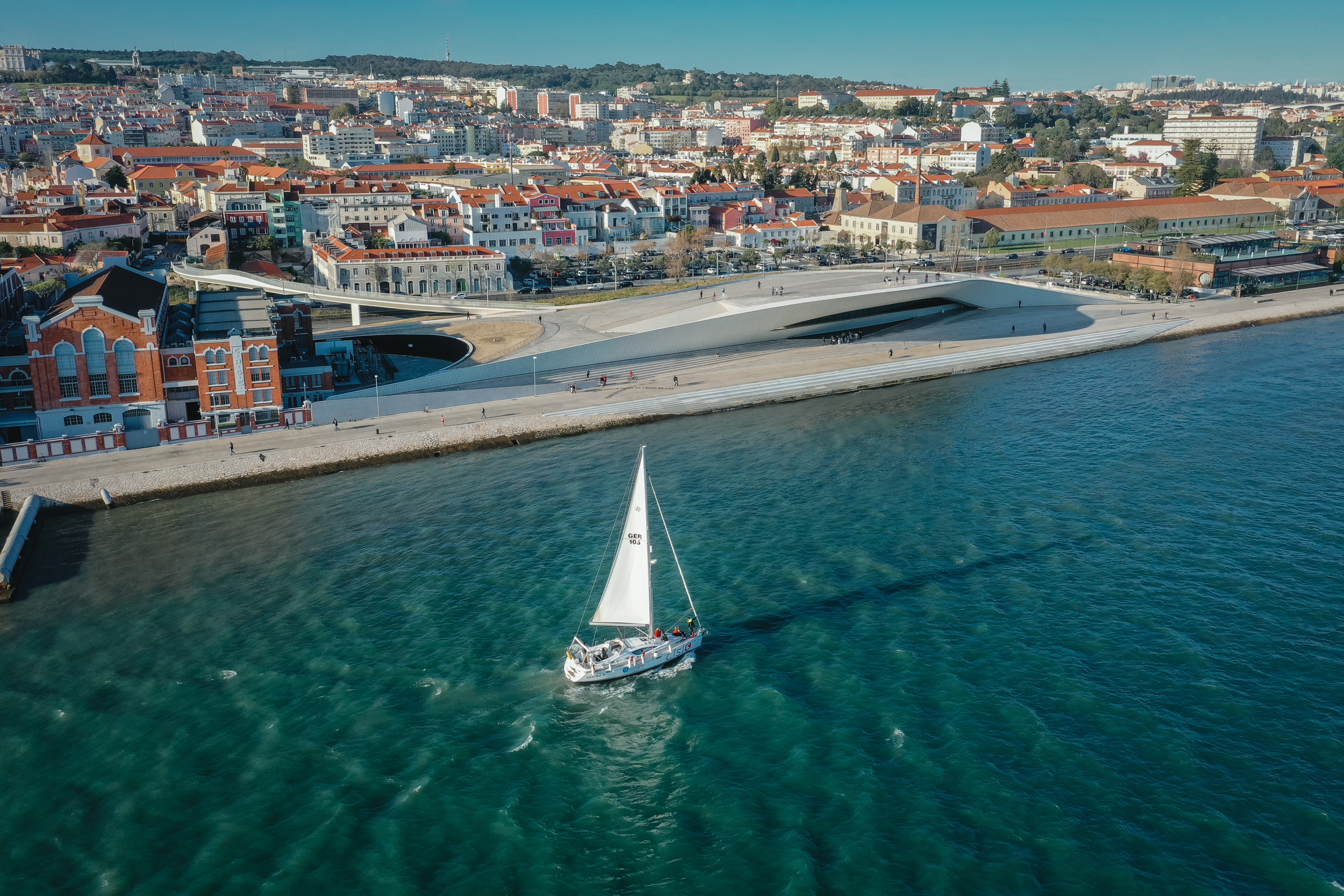 Morning boat tour in Lisbon
