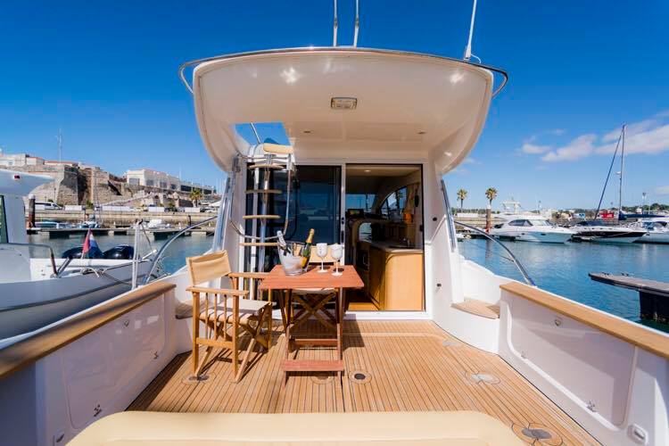 Relax on board of a beautiful yacht in Cascais