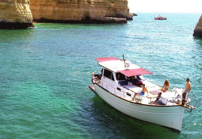 Explore the region of the Algarve on your boat
