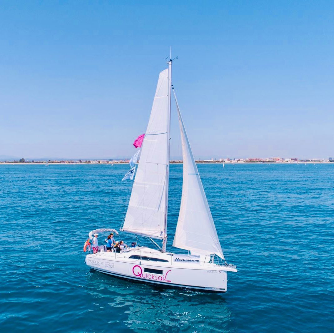 Enjoy your day out on sea on a sailing boat!